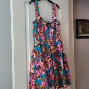 Pin up boutique floral dress size M